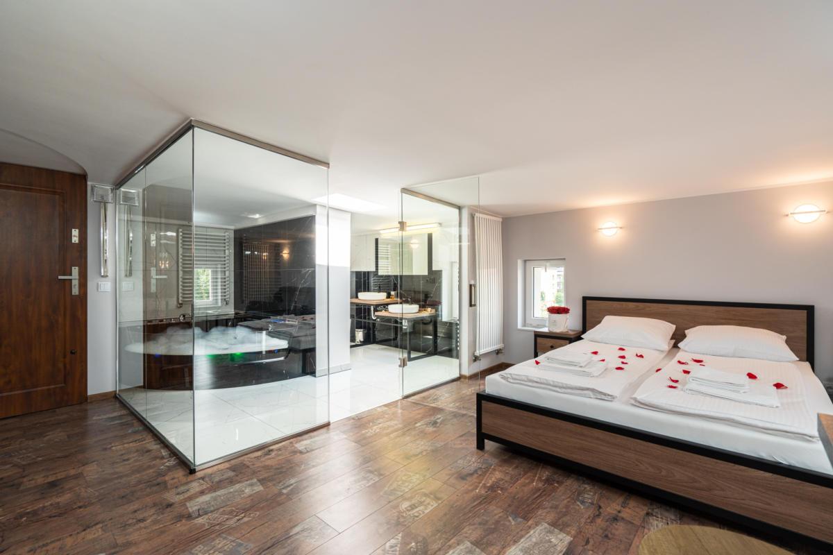 Apartament z czarną wanną i jacuzzi - Wadowice